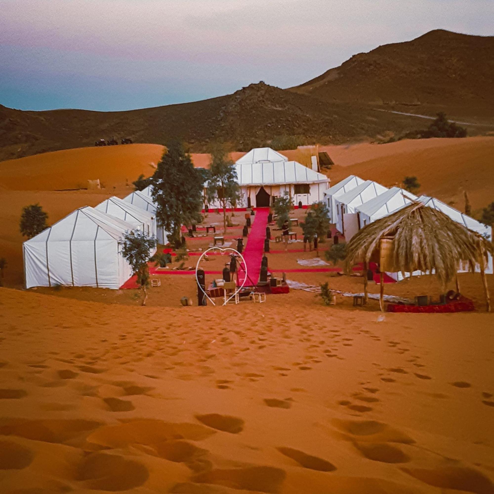 Zahra Luxury Desert Camp 梅尔祖卡 外观 照片